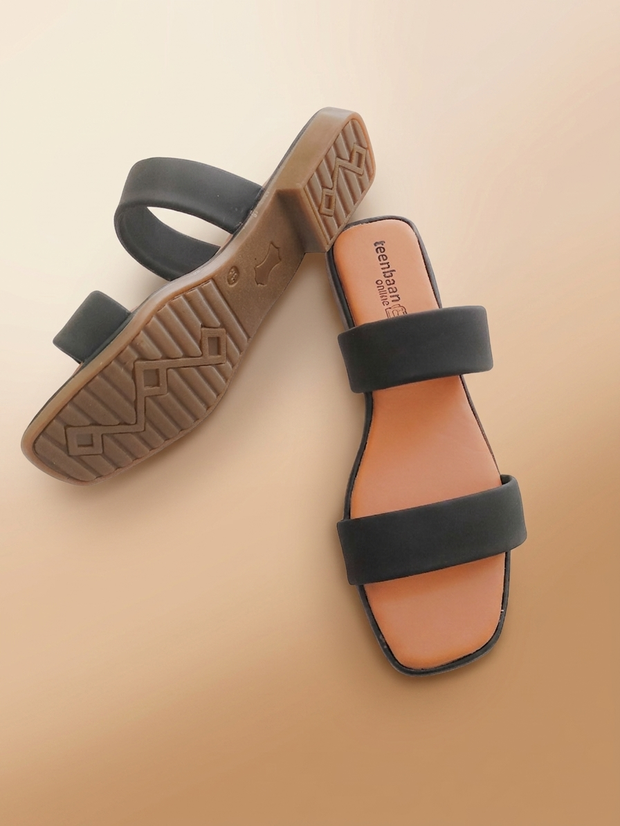 Dual strap flip flop